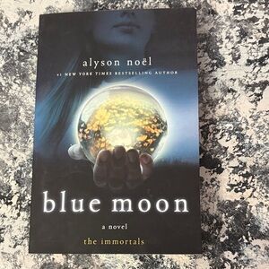 Blue Moon by Alyson Noël - Paperback Novel